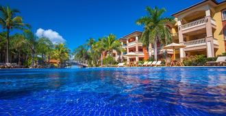 Infinity Bay Spa & Beach Resort - Coxen Hole - Pool