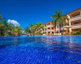 Infinity Bay Spa & Beach Resort - Coxen Hole - Πισίνα