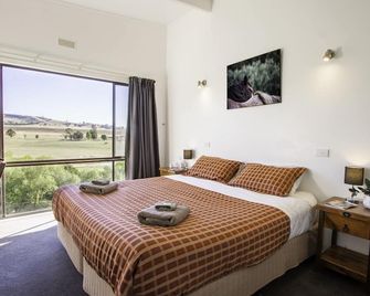 Lodge By The River - Studio 2 - Merrijig - Habitación