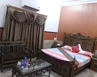 Hotel Serina Inn - Sukkur - Bedroom