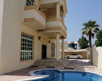 private room in villa - Sharjah - Pool