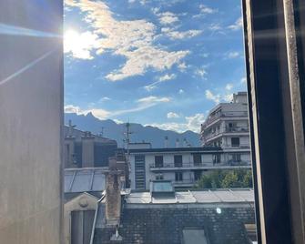 Authentic by Balladins, Le Carré d'Aix - Aix-les-Bains - Parveke