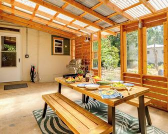 Wine Country Cottage in Historic Fiddletown! - Fiddletown - Comedor