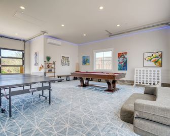 Luxe Pool Spa Fire Pit Game Room Piano Sonoma Pool Retreat by AvantStay - Kenwood