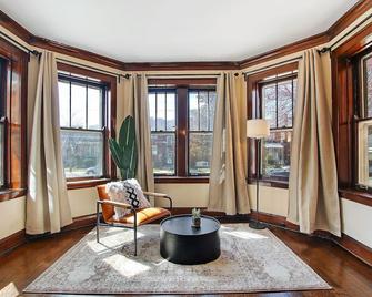 6br Chicago Gem: Prime, Safe, Family-Friendly Hub - Chicago - Living room