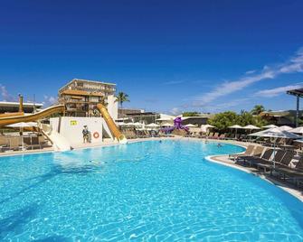 Sonesta Maho Beach Resort Casino & Spa - Lowlands - Piscina