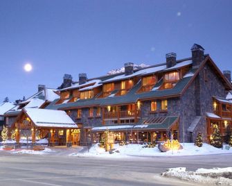 Cozy Rockies Escape + Access to Grotto Hot Pools - Banff - Building