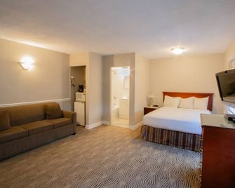 Scott's Inn & Suites - Kamloops - Bedroom