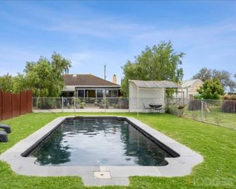 Sandhu Farmhouse - Moolap - Pool