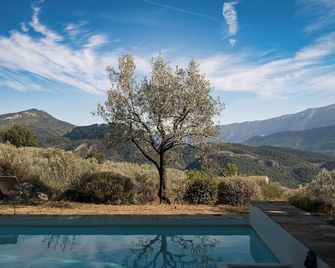 Secluded house with amazing view and swimming pool - Buis-les-Baronnies - Extérieur