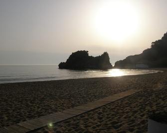 Beautiful See View Villa With Infinity Pool - Pelekas - Strand