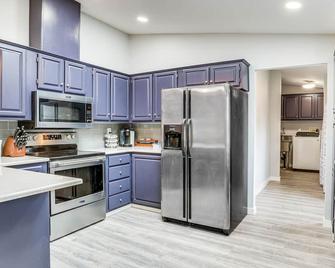 Charming Stayton Home with Deck and Smart TV! - Sublimity - Keuken