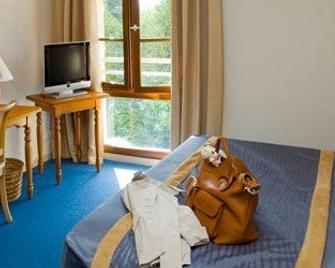Logis Auberge de Nicey - Romilly-sur-Seine - Sala de estar