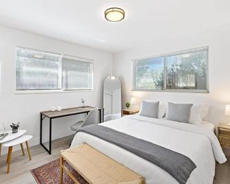 Lovely Studio with Great Location + Free Parking - Fort Lauderdale - Bedroom