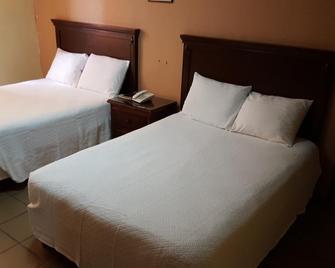 Hotel La Posta - Monclova - Спальня