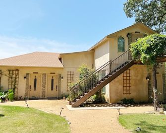 Fortunata Winery Villa #4, Stylish Retreat for Two - Aubrey - Building