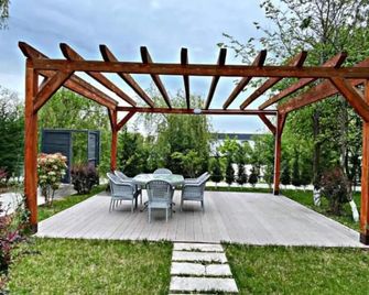Arena Grand Hotel - Quba - Patio