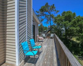 4 BR Home in Quiet Neighborhood w/Private Pool & Community Tennis - Southern Shores - Balcony