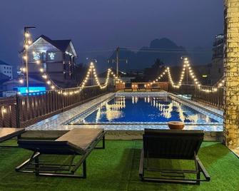 A P S Boutique Hotel - Vang Vieng - Pool