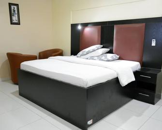 Golphins Suites and Hotels - Awka - Bedroom