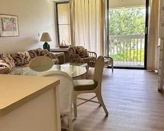 Deep Blue Condo - Kahuku - Salon