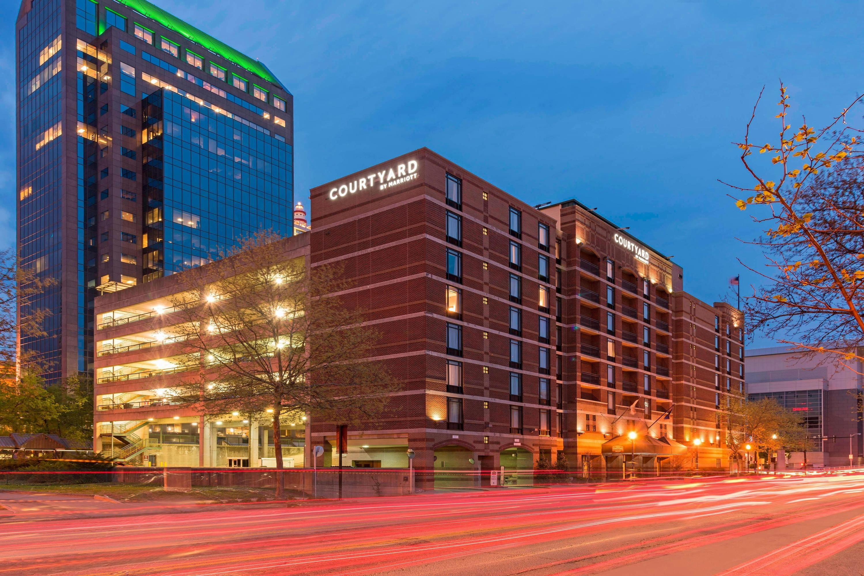 Courtyard by Marriott Louisville Downtown - לואיסוויל - בניין