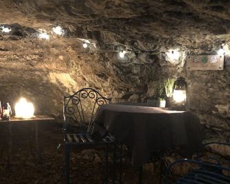 The Wilderness Romance Retreat - Cave , Luxury Hot Tub, Hiking ,420-friendly ! - Grove - Restaurante