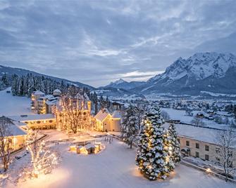 Imlauer Hotel Schloss Pichlarn - Aigen im Ennstal - Gebouw