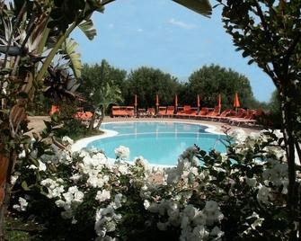 Residence Baia Infreschi - Marina di Camerota - Piscina
