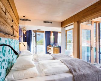 Small Luxury Hotel of the World - DasPosthotel - Zell am Ziller - Bedroom