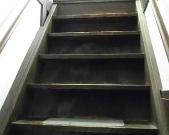 Oyajino Umi - Tamano - Stairs