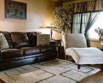 Cities Top location 1 block from everything Garden - Lake Geneva - Living room