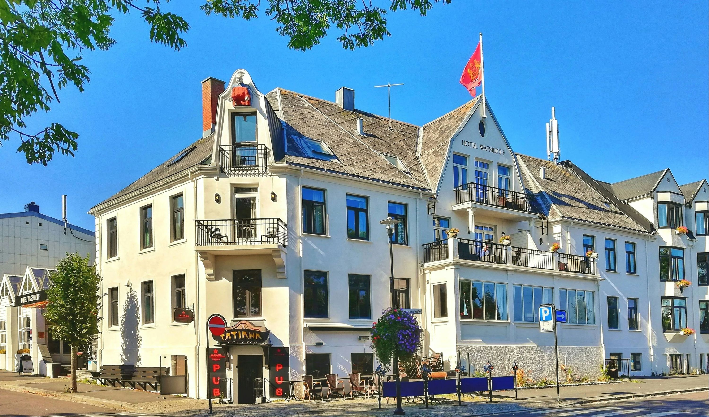 هوتل واسيليوف - يونيك هوتلر