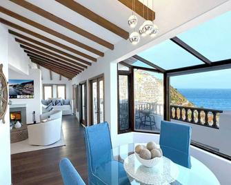 NEW! Premium Ocean Views, Corner Condo with Fireplace and Golf Cart - Avalon - Balkon