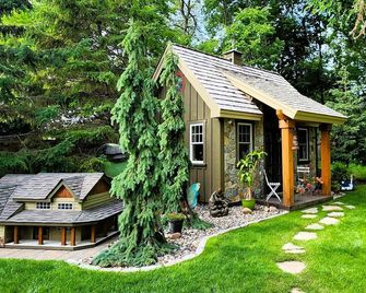 Everchanging Seasons-Hot Tub, Game Haven & Central Retreat - Burnsville - Building