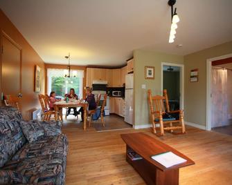Ermitage Saint-Antoine - Lac-Bouchette - Living room