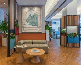 Hilton Garden Inn Rome Colosseum - Rome - Lobby