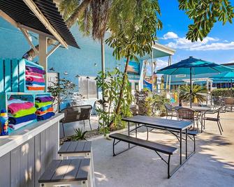 Malibu Resort Motel - North Redington Beach - Patio