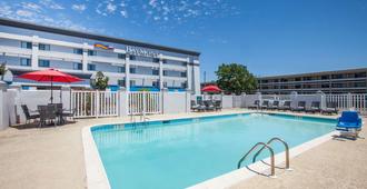 Baymont by Wyndham Texarkana - Texarkana - Uima-allas