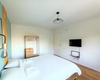 Studio lumineux bien placé en ville de Sion - Sitten - Schlafzimmer