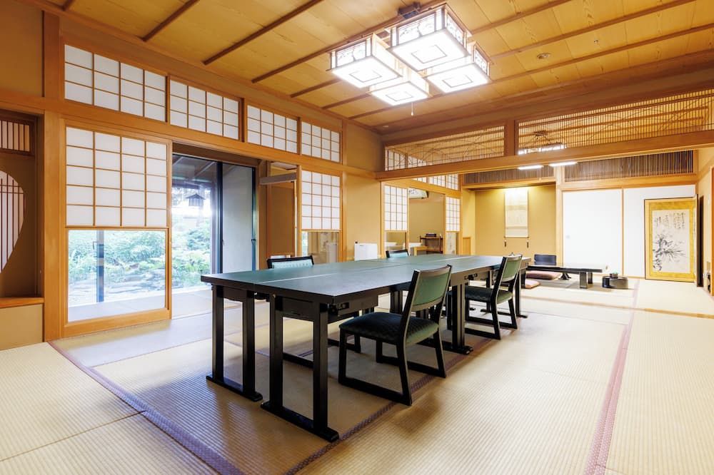 تشيكوبا شينيوتي - هاكودات - غرفة طعام