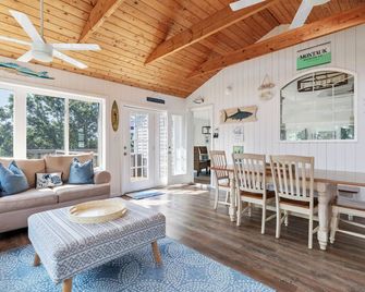 Perfect Montauk Escape- Heated Pool, Close to Town and Beach - Montauk - Essbereich