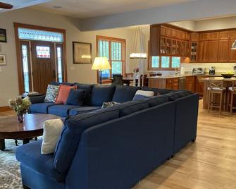 Silver Lake Lakefront Home - Perry - Living room