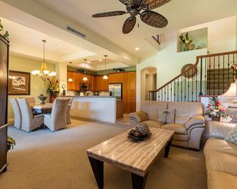 Awesome Villa! Close To Beach! Quiet Location! One Of The Very Best- 5 Star!!!! - Puako - Living room