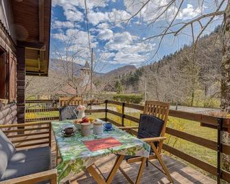 Rozi's Riverside Cottage - Happy Rentals - Osilnica - Patio