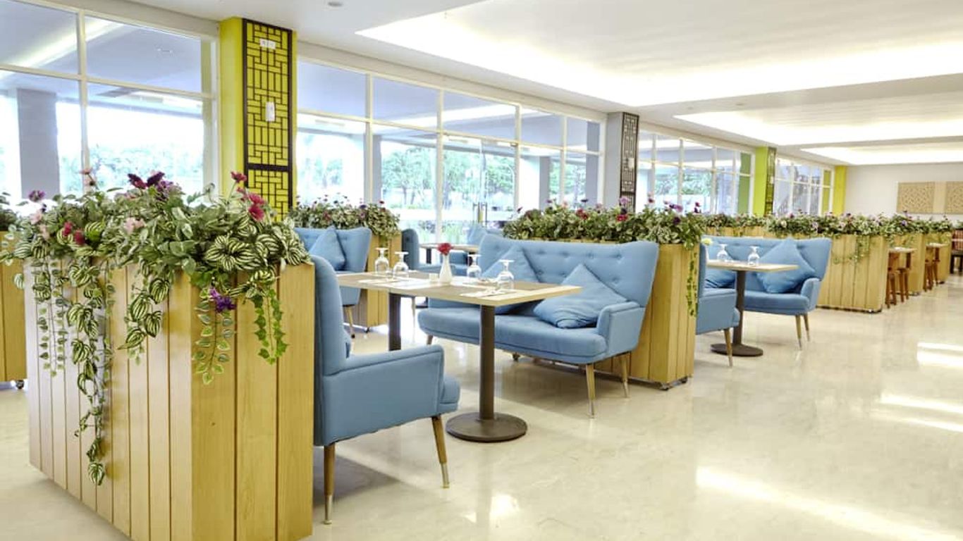 Maxonehotels at Resort Makassar