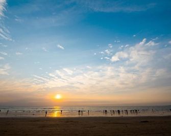 Kalina Residency - Mumbai - Beach