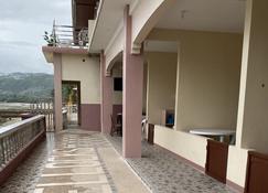 Kellocks' Seaview Apartelle - Dalaguete - Balkon