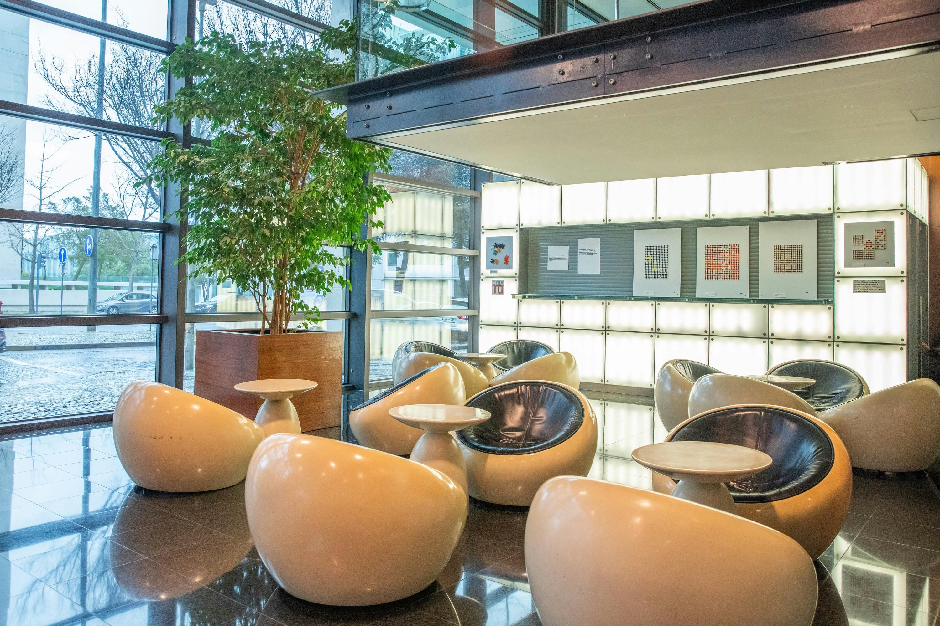 فندق في.آي.بي إكزيكتيف أرتس