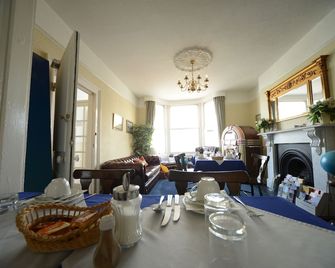 Marine View - Brighton - Essbereich